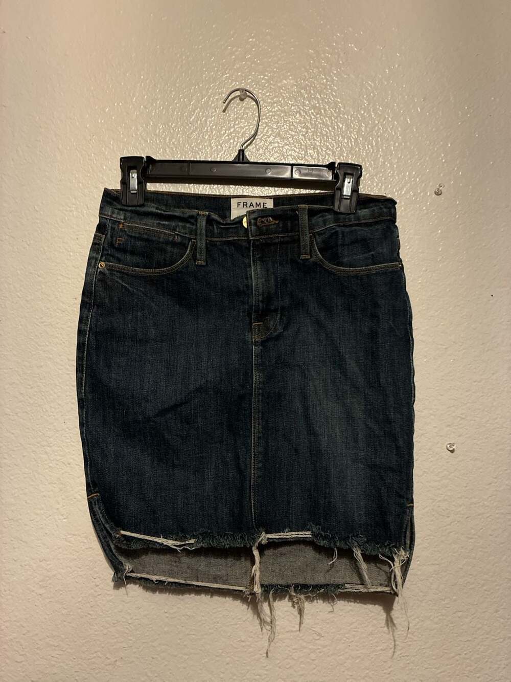 FRAME Le Staggered Raw Hem Denim Mini Skirt in Catamaran, Size 25